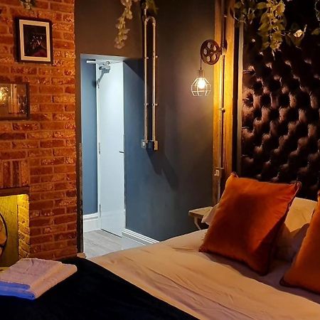 The Waterside Bar, Rooms & Restaurant 스윈튼 객실 사진