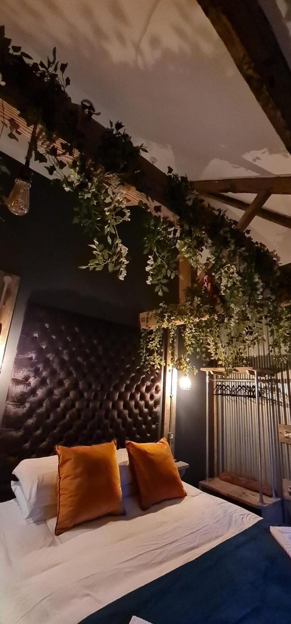 The Waterside Bar, Rooms & Restaurant 스윈튼 객실 사진