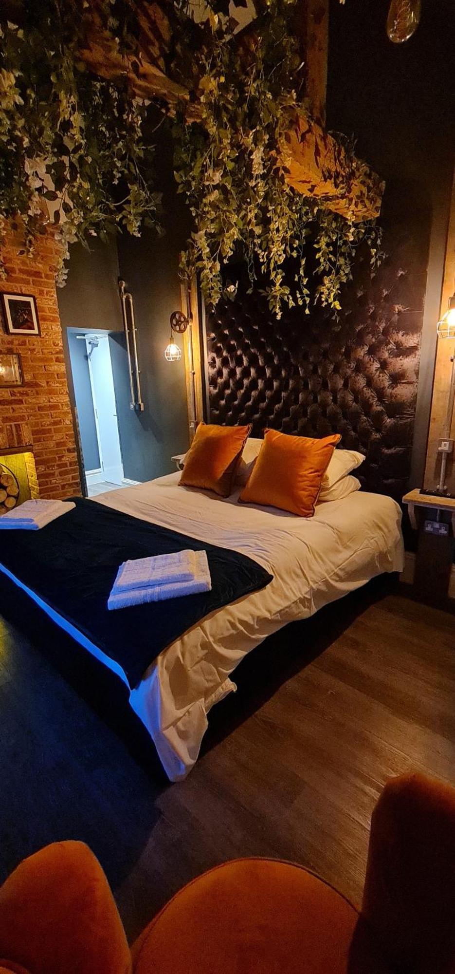 The Waterside Bar, Rooms & Restaurant 스윈튼 객실 사진